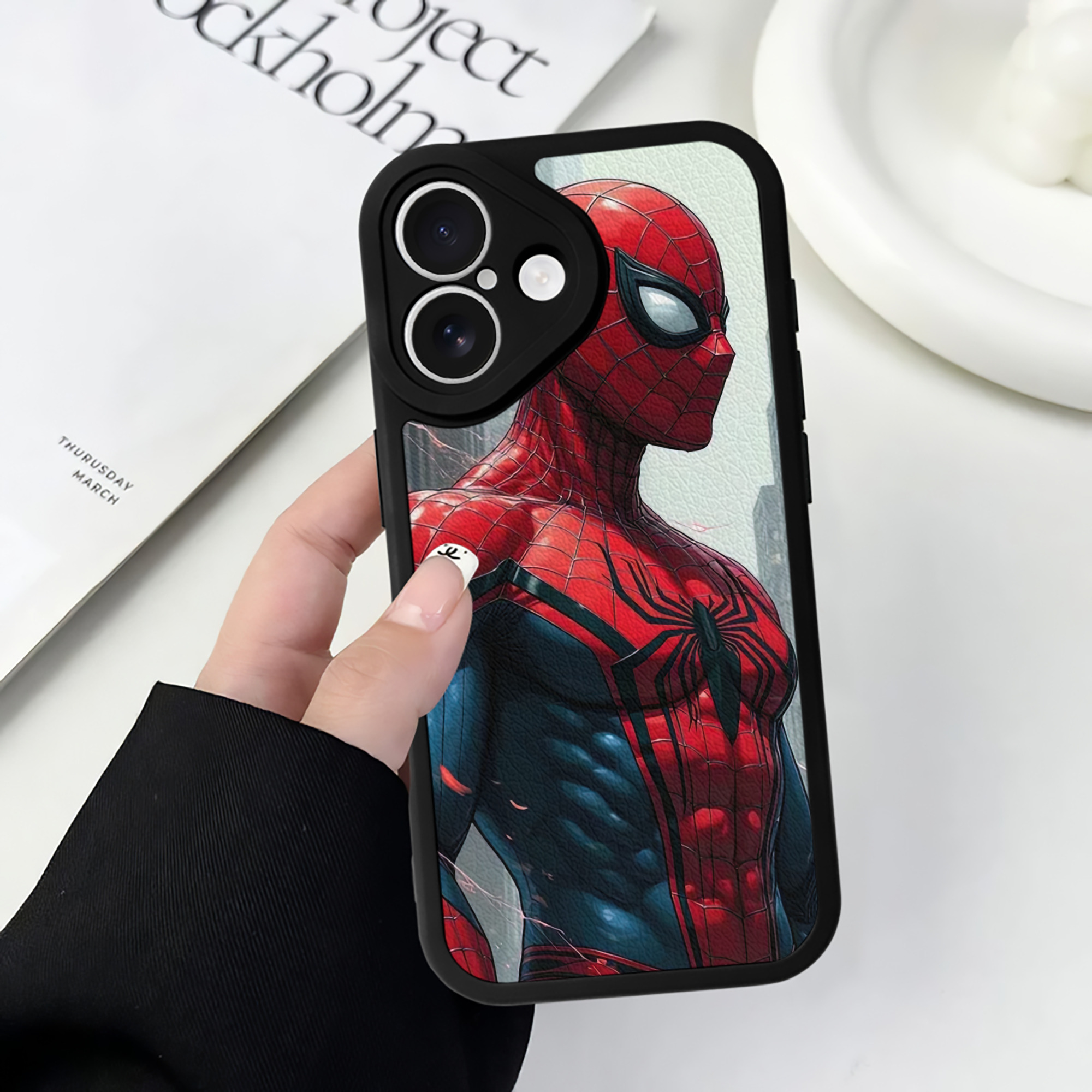 Spider Man スパイダーマン 【iPhone 16シリーズ対応】シリコンスマホケース（レザー調） 材質：シリコン